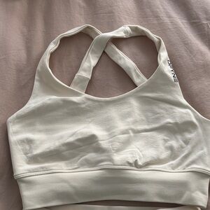 Dfyne Off-White Sports Bra and shorts matching set